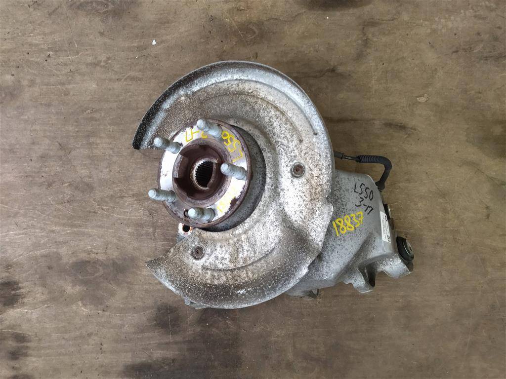 кулак задний правый Land Rover Discovery Sport 1 поколение L550 2016, 2.0 л., дизель, АКПП, передний привод, LR060771, LR060771, FK725A968AC, LR076249, FK725A968AD, LR079583, FK725A968AE, LR087649, FK725A968AG - фото №1