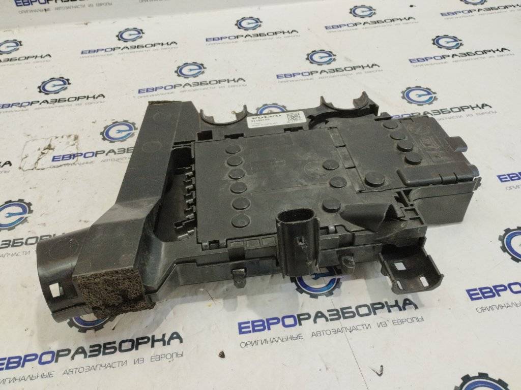 блок предохранителей Volvo XC90 2 поколение 2018, 2.0 л., дизель, АКПП, передний привод, 31499159 - фото №1