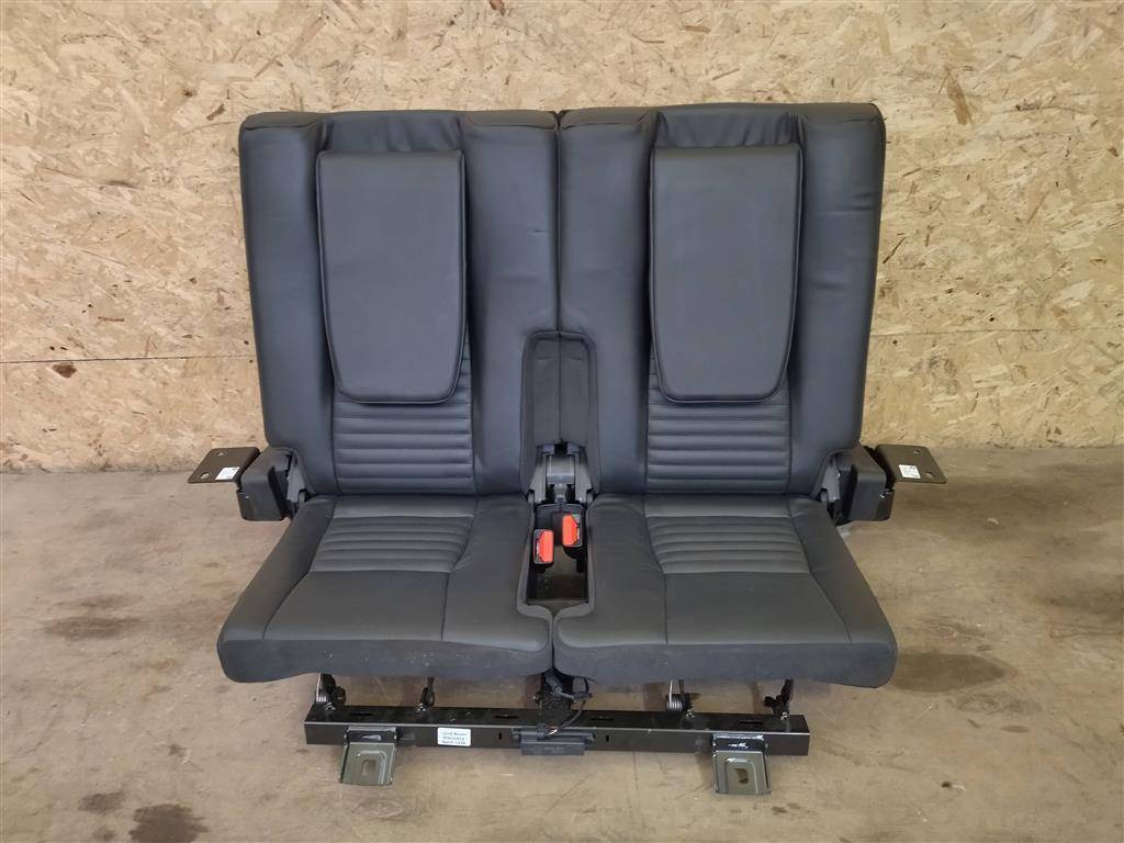 Сиденье третий ряд Land Rover Discovery Sport 1 поколение L550 2016, 2.0 л., дизель, АКПП, передний привод - фото №1