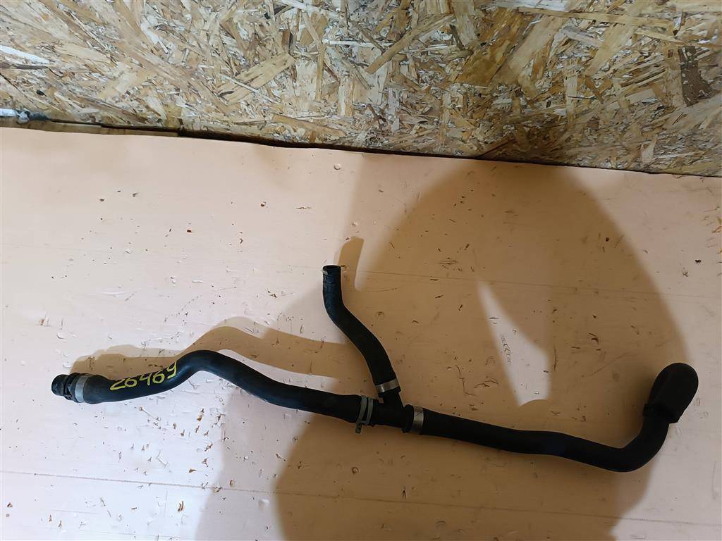 патрубок радиатора Volvo XC90 2 поколение 2019, 2.0 л., бензин, АКПП, передний привод, 31368539, 31368539 - фото №1