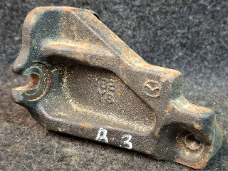 кронштейн (крепление) Mazda 6 3 поколение [рестайлинг] GJ 2016, 2.5 л., PYY1, бензин, АКПП, серый /42а, седан, передний привод