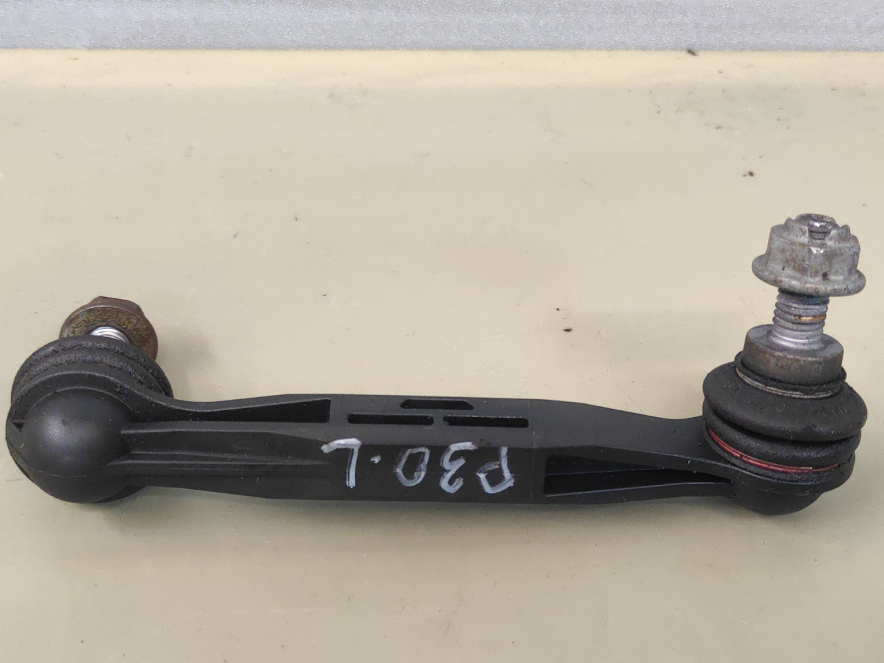 стойка стабилизатора BMW 3 серия F30/F31/F34 F30 2013, 2.0 л., N20 B20 A, бензин, АКПП, черный, седан, полный привод - фото №1