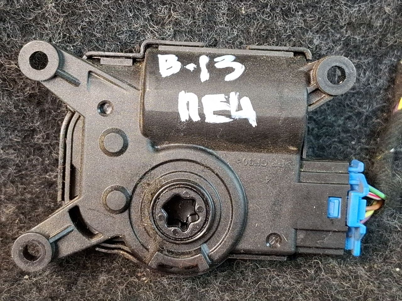 моторчик заслонки печки Volkswagen Jetta 7 поколение 2021, 1.4 л., бензин, АКПП, серый, передний привод, 2Q0907511G - фото №1