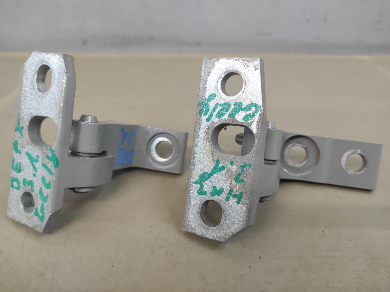 петля двери Geely Atlas 1 поколение 2022, 01232637, 01232635 - фото №1