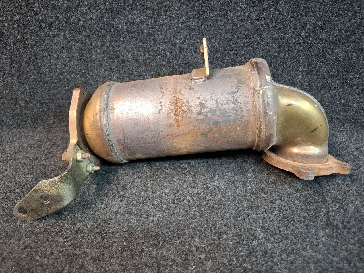 катализатор Chevrolet Equinox 3 поколение 2018, 2.0 л., бензин, АКПП, передний привод - фото №1