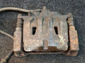суппорт передний правый Toyota Sienna 3 поколение 2011, 3.5 л., 2GR-FE, бензин, АКПП, серый, передний привод - фото №5