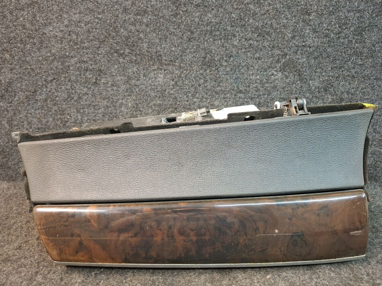 бардачок BMW X5 E70 2008, 3.0 л., дизель, АКПП, серый, внедорожник 5 дв., полный привод, правый руль - фото №1