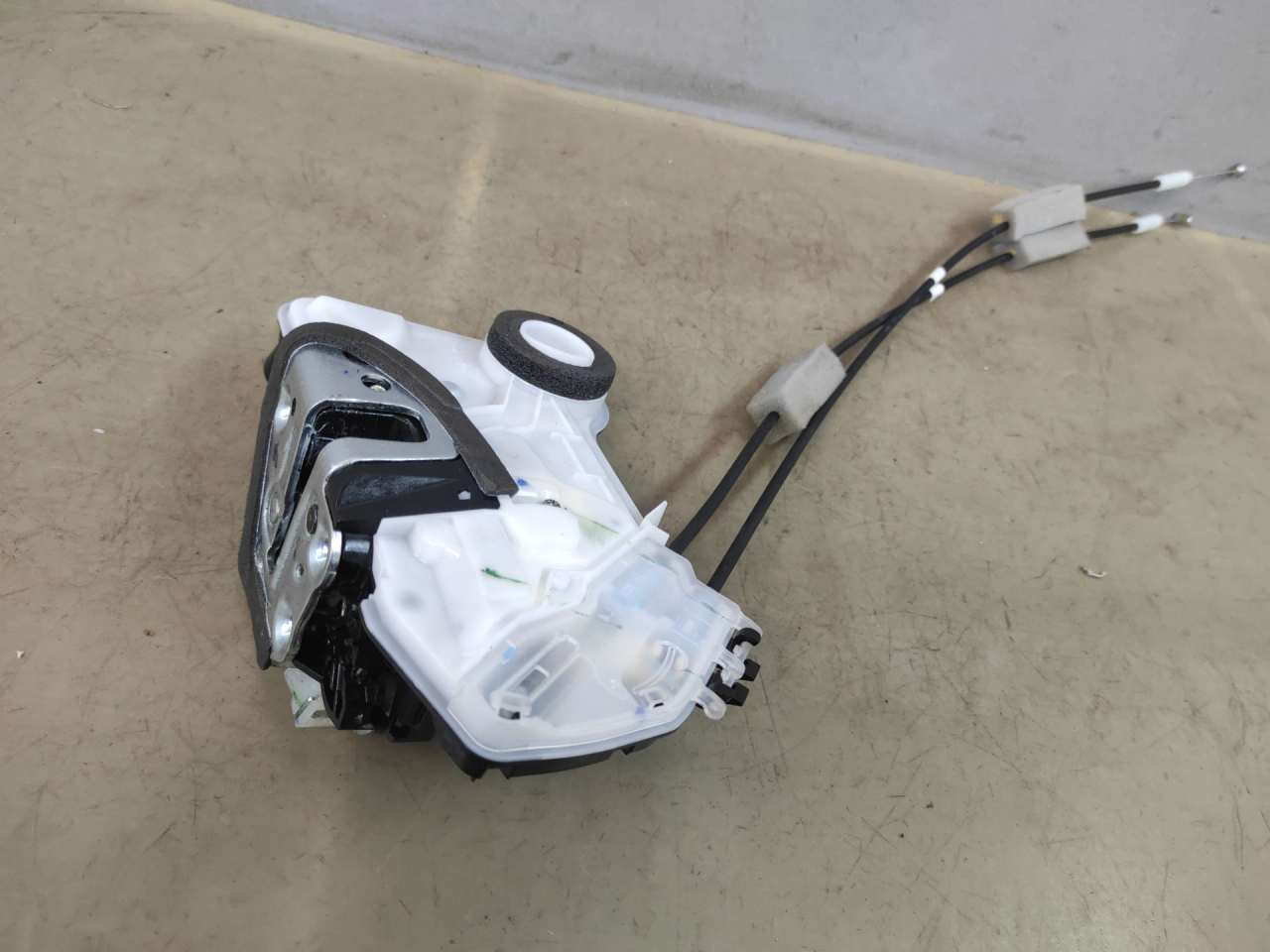 замок двери передней левой Acura Integra 4 поколение 2024, 1.5 л., бензин, АКПП, синий, хетчбэк 5 дв., передний привод, 23092119G - фото №1