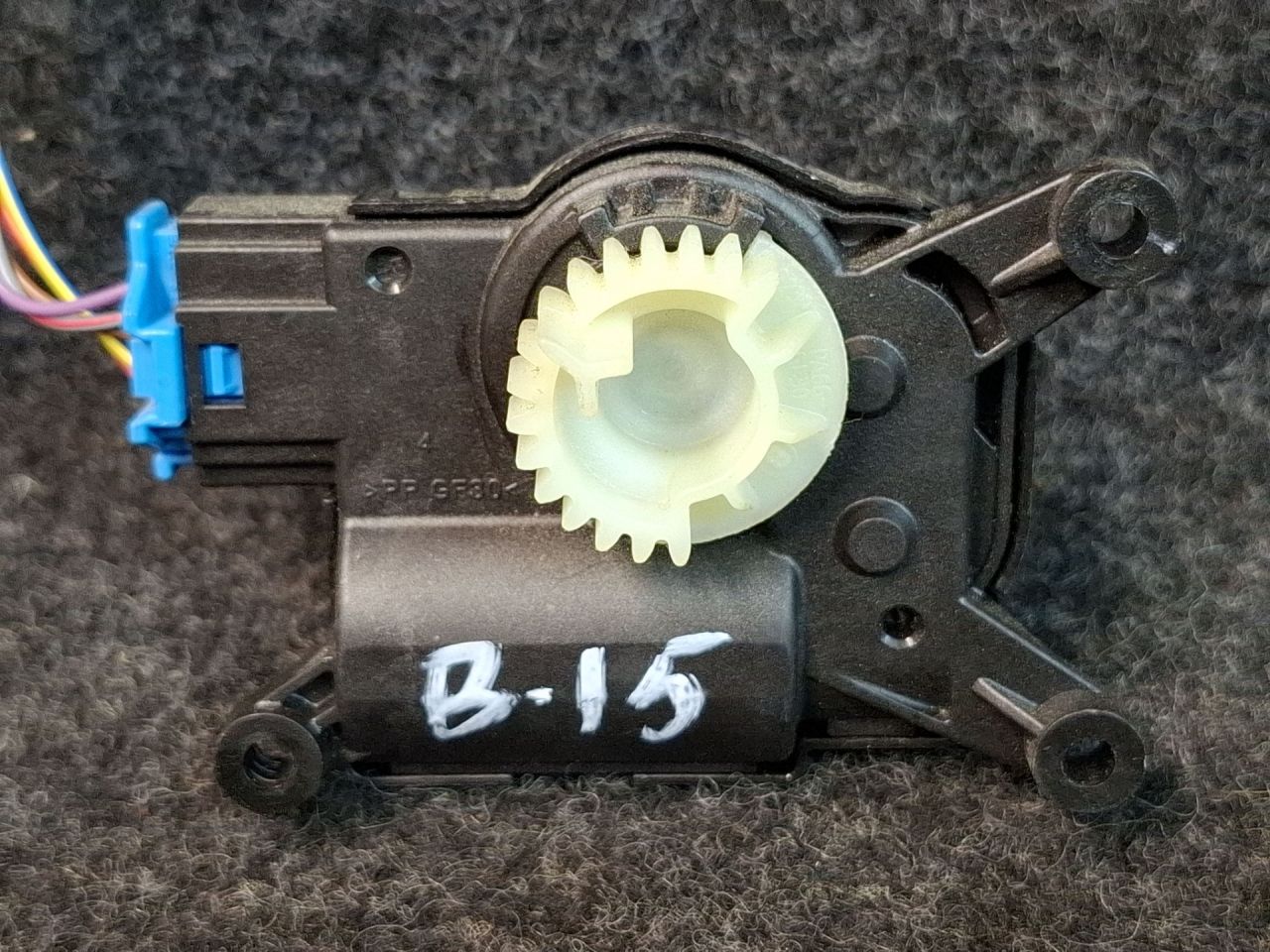 моторчик заслонки печки Volkswagen Jetta 7 поколение 2019, 1.4 л., бензин, АКПП, серый, передний привод, 2Q0907511G - фото №1