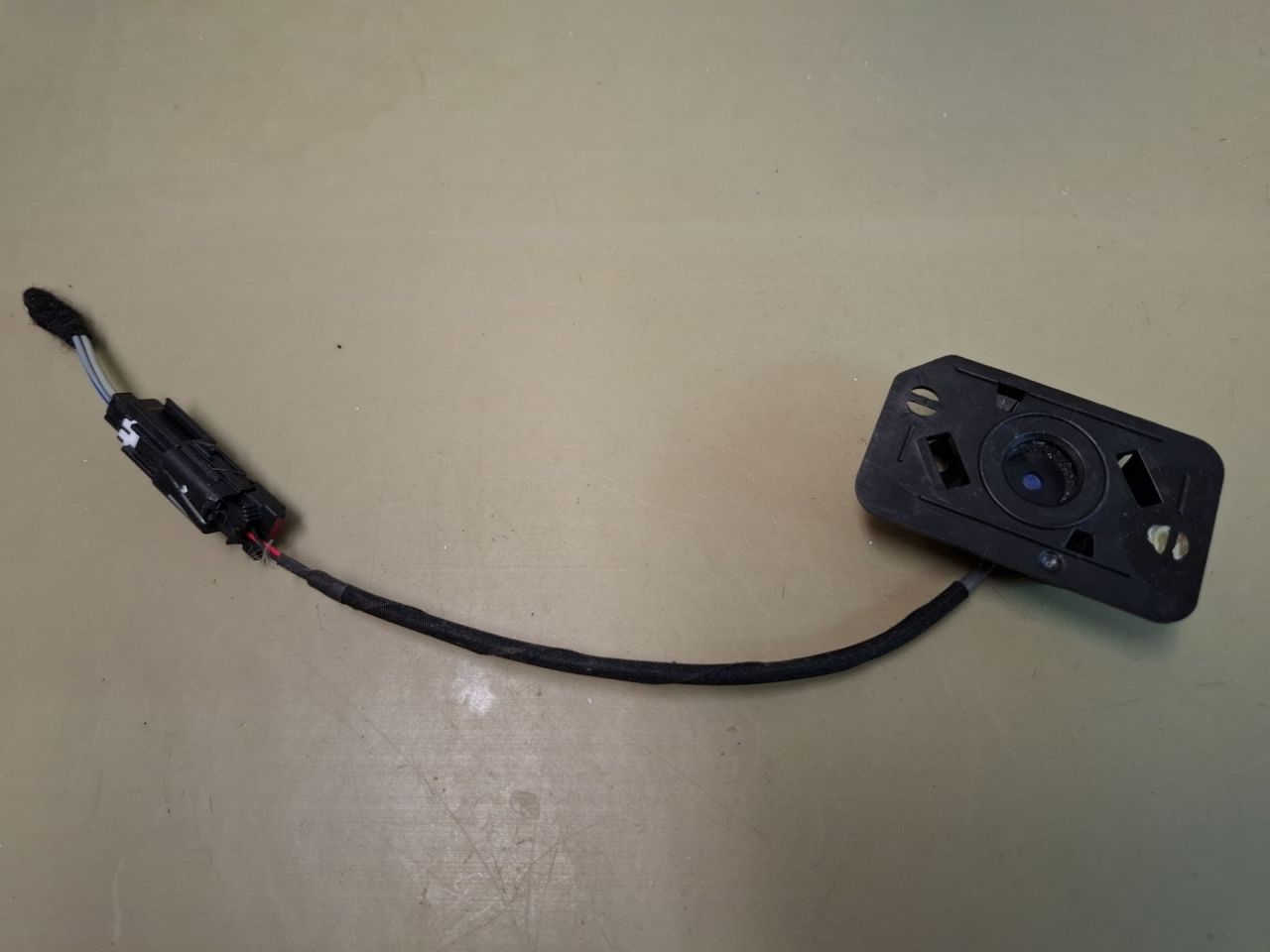 микрофон Chevrolet Blazer 3 поколение 2019, 3.6 л., бензин, АКПП, белый, полный привод, 84413221 - фото №1