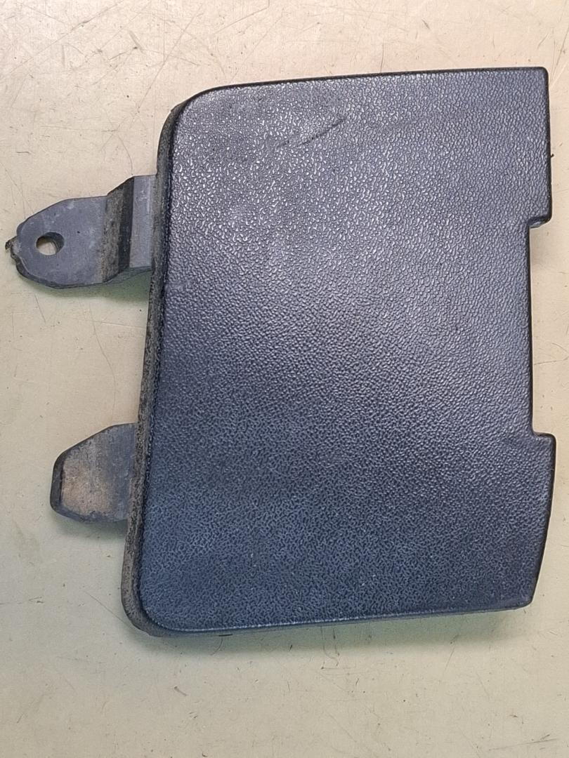 заглушка заднего бампера под крюк Volvo XC90 1 поколение 2004, 2.9 л., бензин, АКПП, серебристый, универсал, правый руль, 08662638 - фото №1