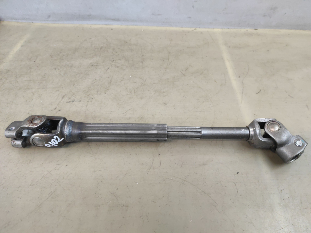 рулевой карданчик Suzuki Kizashi 1 поколение 2012, 2.4 л., J24B, бензин, АКПП, красный, седан, полный привод - фото №1