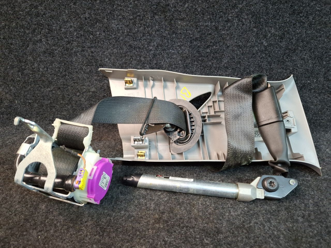 ремень безопасности Chevrolet Equinox 3 поколение 2018, 2.0 л., бензин, АКПП, передний привод, 84167222 - фото №1