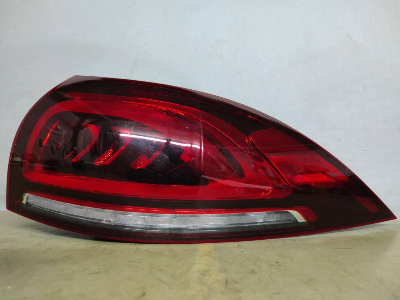 фонарь задний правый Mercedes-Benz GLE V167 2020, A1679060707 - фото №1