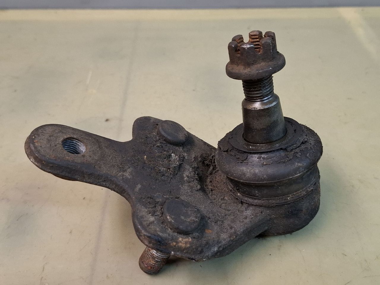 шаровая опора Toyota Sienna 3 поколение 2011, 3.5 л., 2GR-FE, бензин, АКПП, серый, передний привод - фото №1