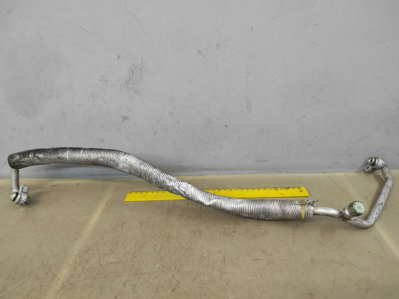 трубка кондиционера Suzuki Kizashi 1 поколение 2012, 2.4 л., J24B, бензин, АКПП, красный, седан, полный привод - фото №1