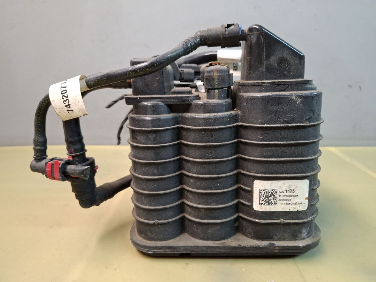 адсорбер Chevrolet Malibu 9 поколение 2018, 1.5 л., бензин, АКПП, бордовый, передний привод, 84041475 - фото №1