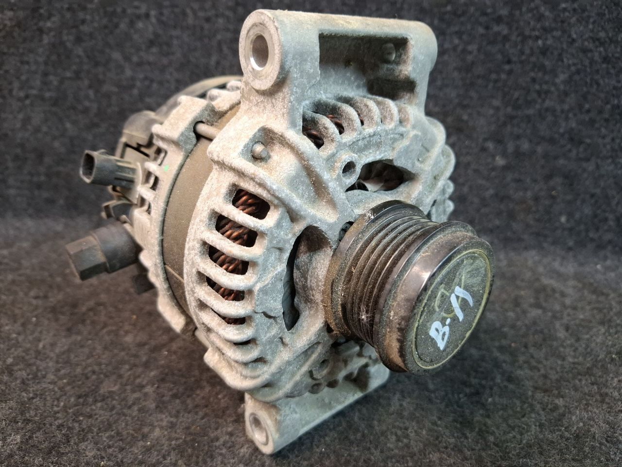 генератор Chevrolet Equinox 3 поколение 2018, 1.5 л., бензин, АКПП, серый/441b, полный привод, 13517759 - фото №1