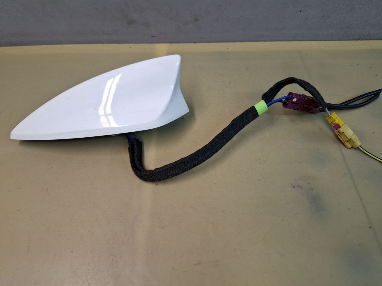 антенна Chevrolet Blazer 3 поколение 2019, 3.6 л., бензин, АКПП, белый, полный привод, 84577913 - фото №1