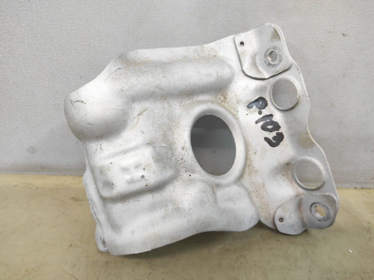 защита (экран) выпускного коллектора Acura Integra 4 поколение 2024, 1.5 л., бензин, АКПП, синий, хетчбэк 5 дв., передний привод - фото №1