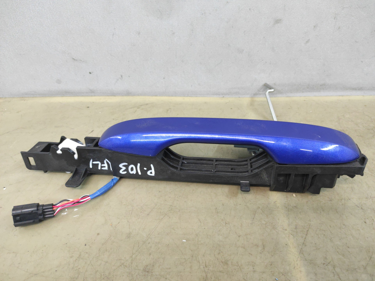 ручка наружная Acura Integra 4 поколение 2024, 1.5 л., бензин, АКПП, синий, хетчбэк 5 дв., передний привод - фото №1