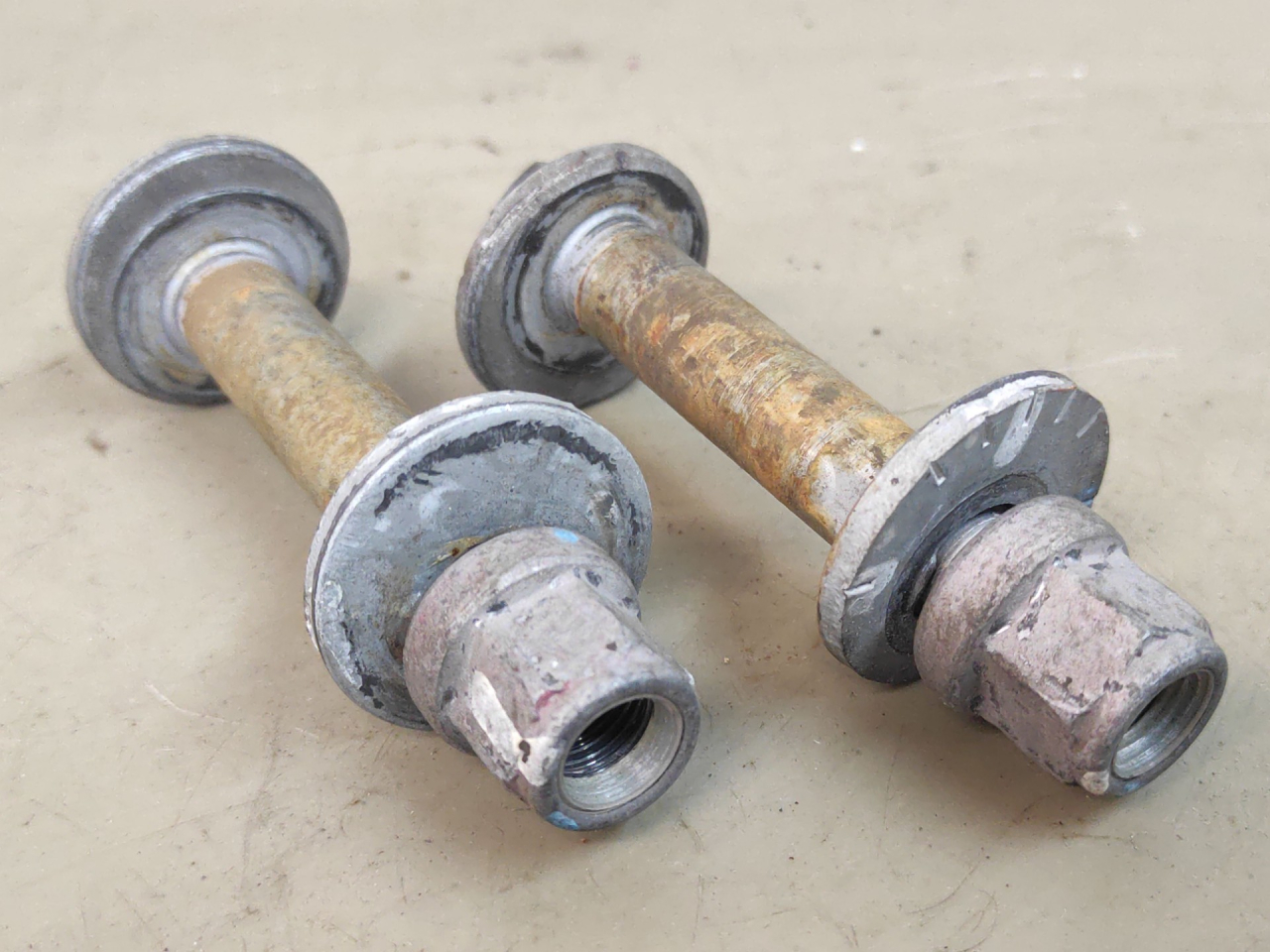 Болт развальный (комплект) Honda Accord 8 поколение CU2 2010, 2.4 л., K24Z3, бензин, АКПП, серый, седан, передний привод, правый руль - фото №1