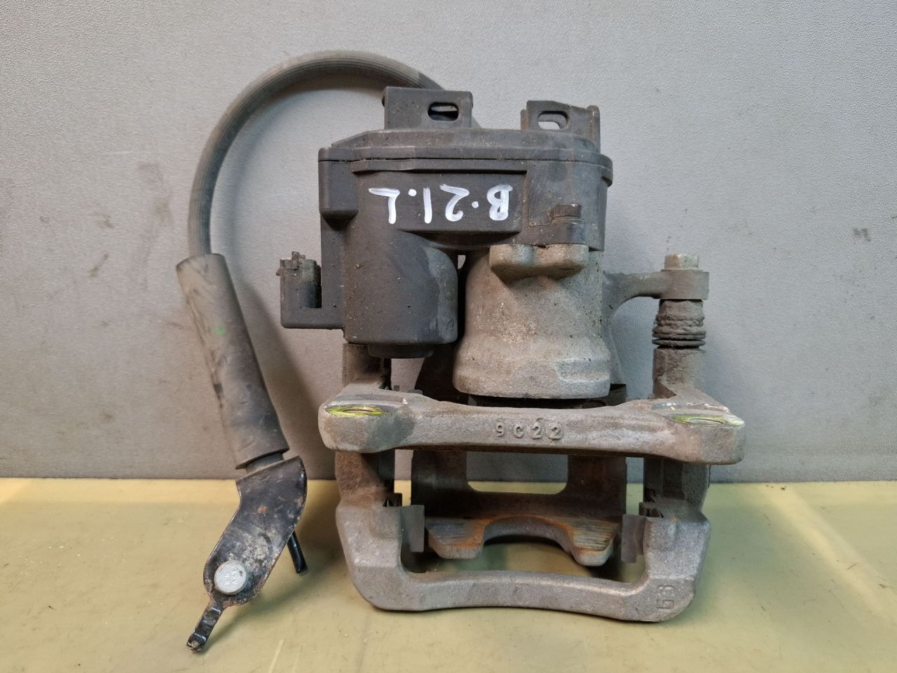 суппорт задний левый Chevrolet Blazer 3 поколение 2019, 3.6 л., бензин, АКПП, белый, полный привод, 84273829 - фото №1