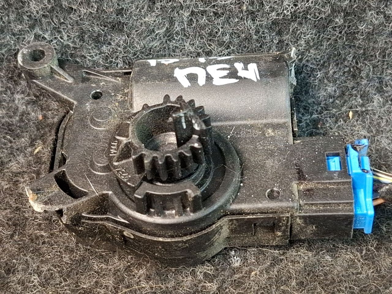 моторчик заслонки печки Volkswagen Jetta 7 поколение 2021, 1.4 л., бензин, АКПП, серый, передний привод, 2Q0907511G - фото №1