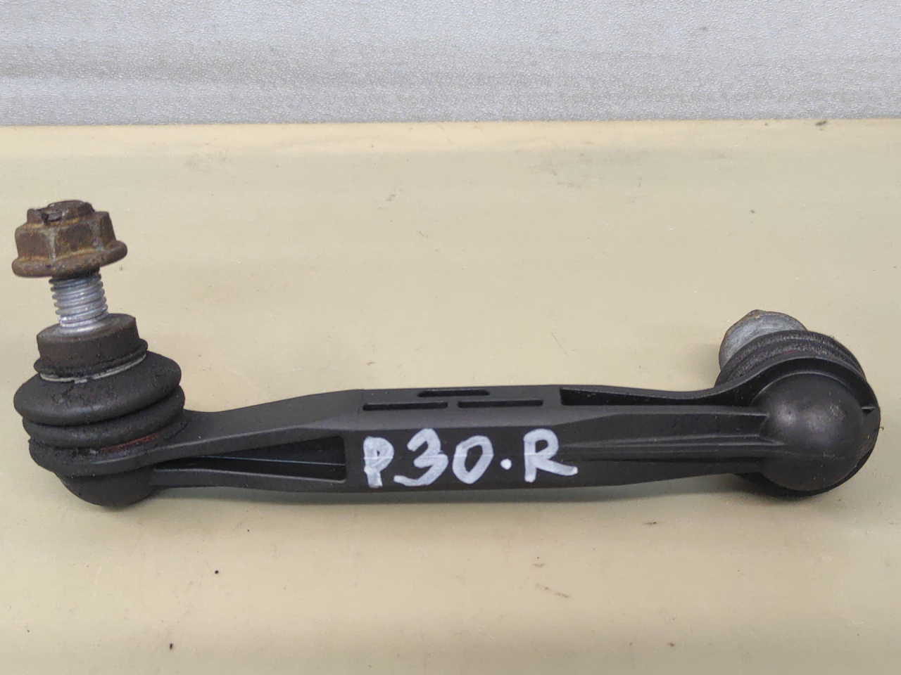 стойка стабилизатора BMW 3 серия F30/F31/F34 F30 2013, 2.0 л., N20 B20 A, бензин, АКПП, черный, седан, полный привод - фото №1