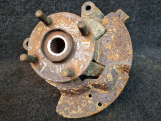 кулак поворотный левый Mazda 323F BJ 2000, 2.0 л., RF3F, дизель, МКПП, хетчбэк 5 дв., передний привод