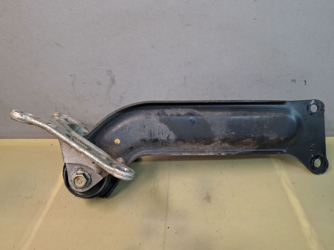 рычаг задний правый Chevrolet Malibu 9 поколение 2018, 1.5 л., бензин, АКПП, бордовый, передний привод - фото №1