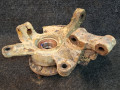 кулак поворотный левый Mazda 323F BJ 2000, 2.0 л., RF3F, дизель, МКПП, хетчбэк 5 дв., передний привод - фото №5
