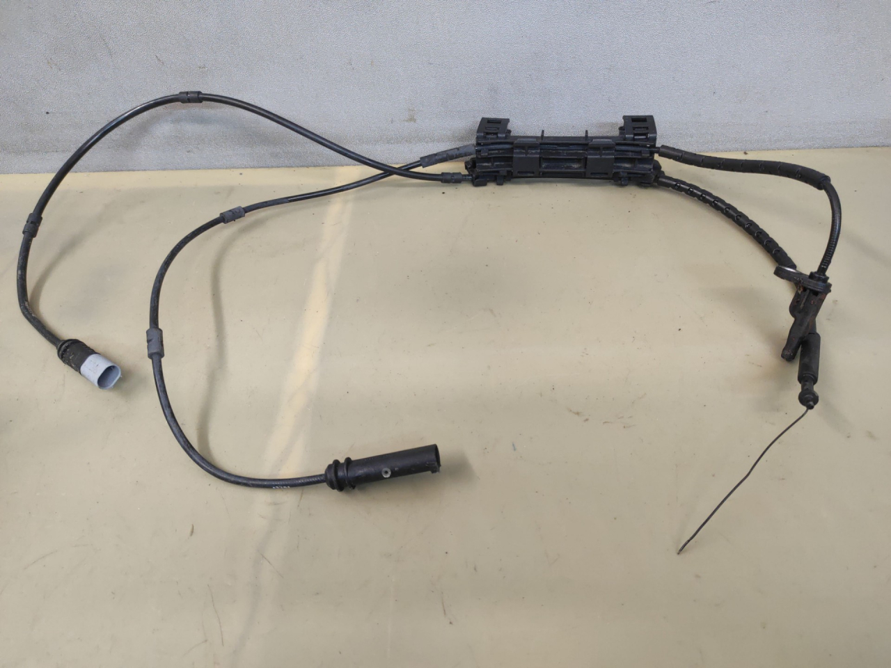 датчик ABS BMW 3 серия F30/F31/F34 F30 2013, 2.0 л., N20 B20 A, бензин, АКПП, черный, седан, полный привод, 10071153473 - фото №1