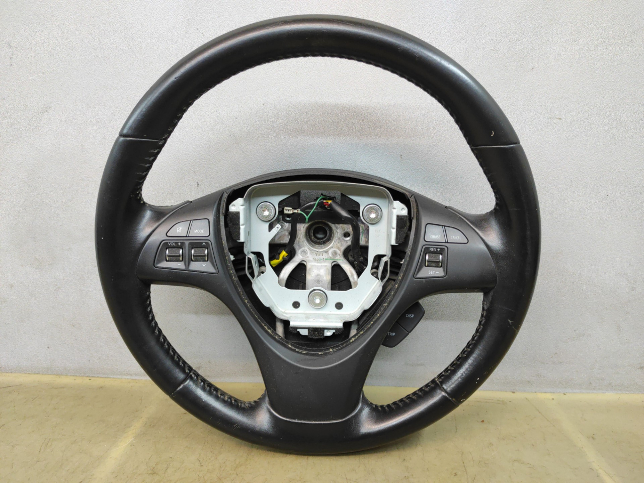 руль Suzuki Kizashi 1 поколение 2012, 2.4 л., J24B, бензин, АКПП, красный, седан, полный привод - фото №1