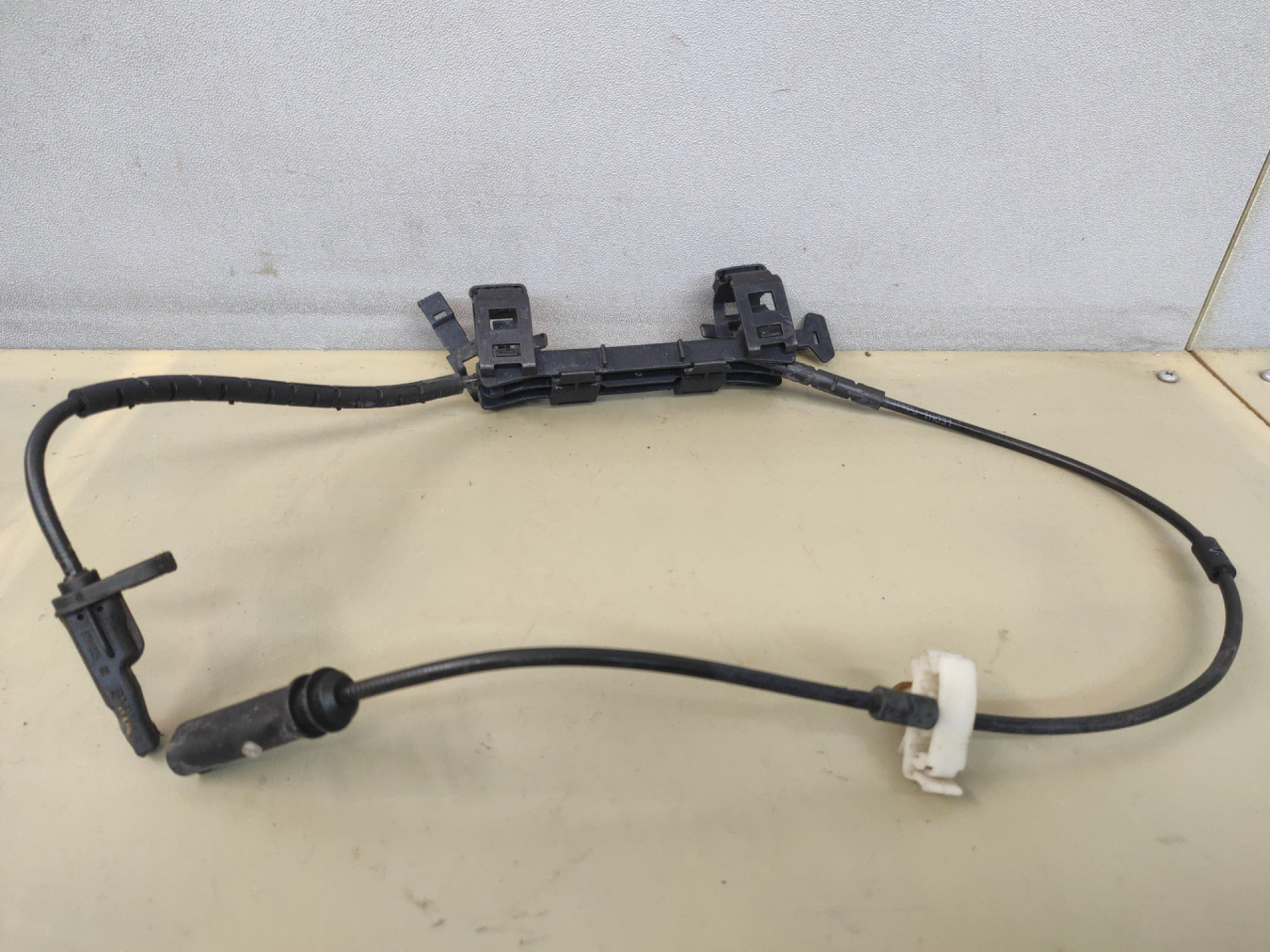 датчик ABS BMW 3 серия F30/F31/F34 F30 2013, 2.0 л., N20 B20 A, бензин, АКПП, черный, седан, полный привод, 10071153473 - фото №1