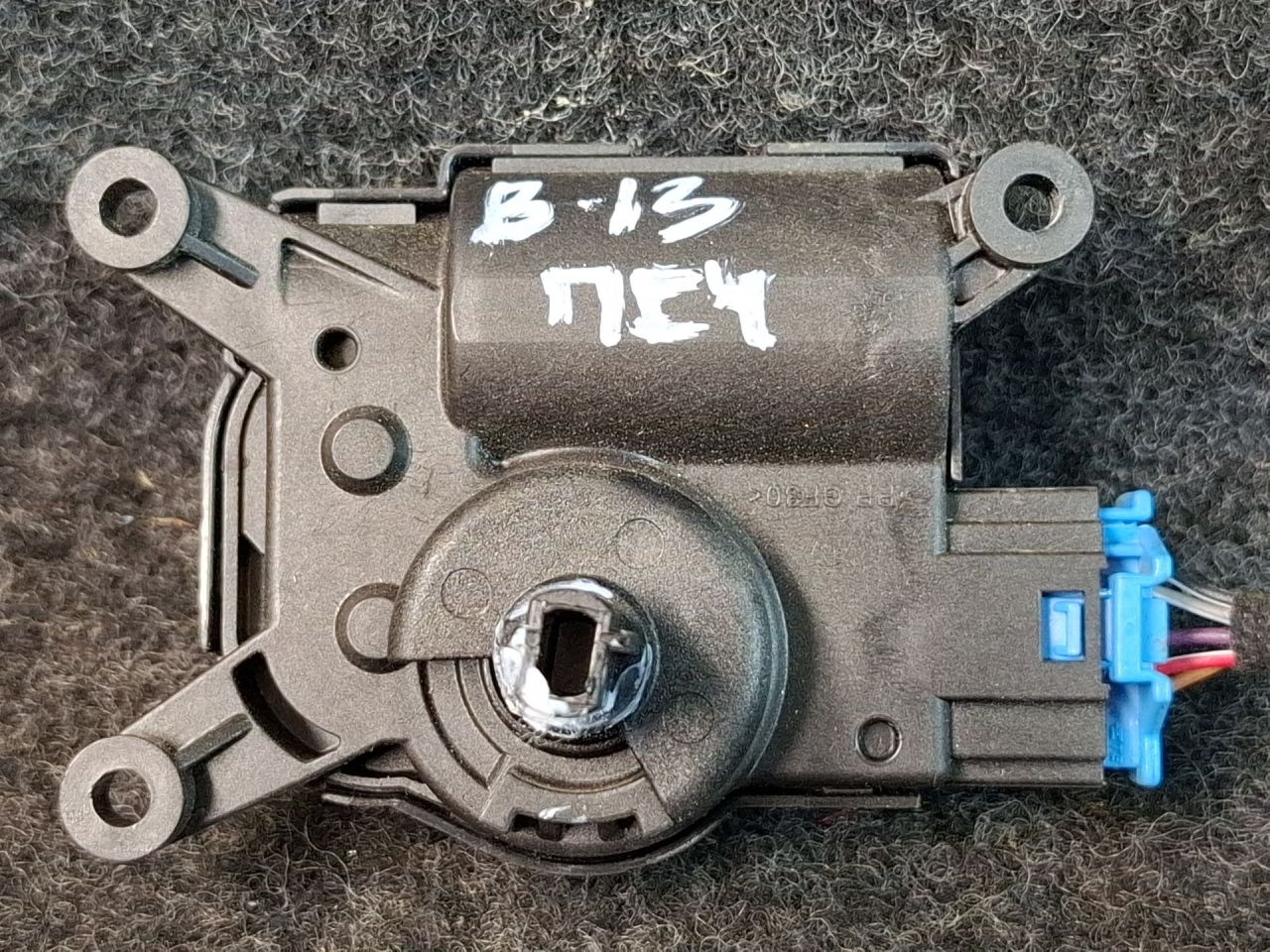 моторчик заслонки печки Volkswagen Jetta 7 поколение 2021, 1.4 л., бензин, АКПП, серый, передний привод, 2Q0907511G - фото №1