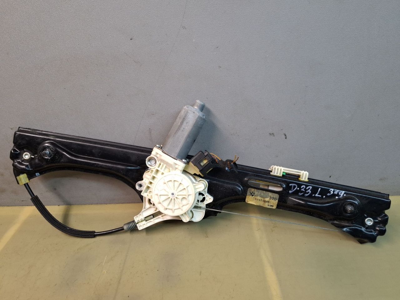 стеклоподъемник задний левый BMW X5 E70 2008, 3.0 л., дизель, АКПП, серый, внедорожник 5 дв., полный привод, правый руль, 7137029S - фото №1