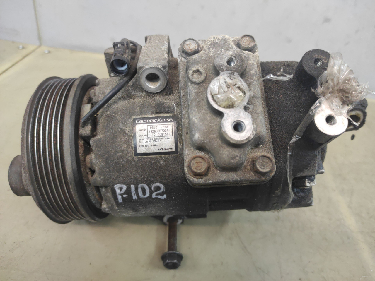 компрессор кондиционера Suzuki Kizashi 1 поколение 2012, 2.4 л., J24B, бензин, АКПП, красный, седан, полный привод, 9520176KA1 - фото №1