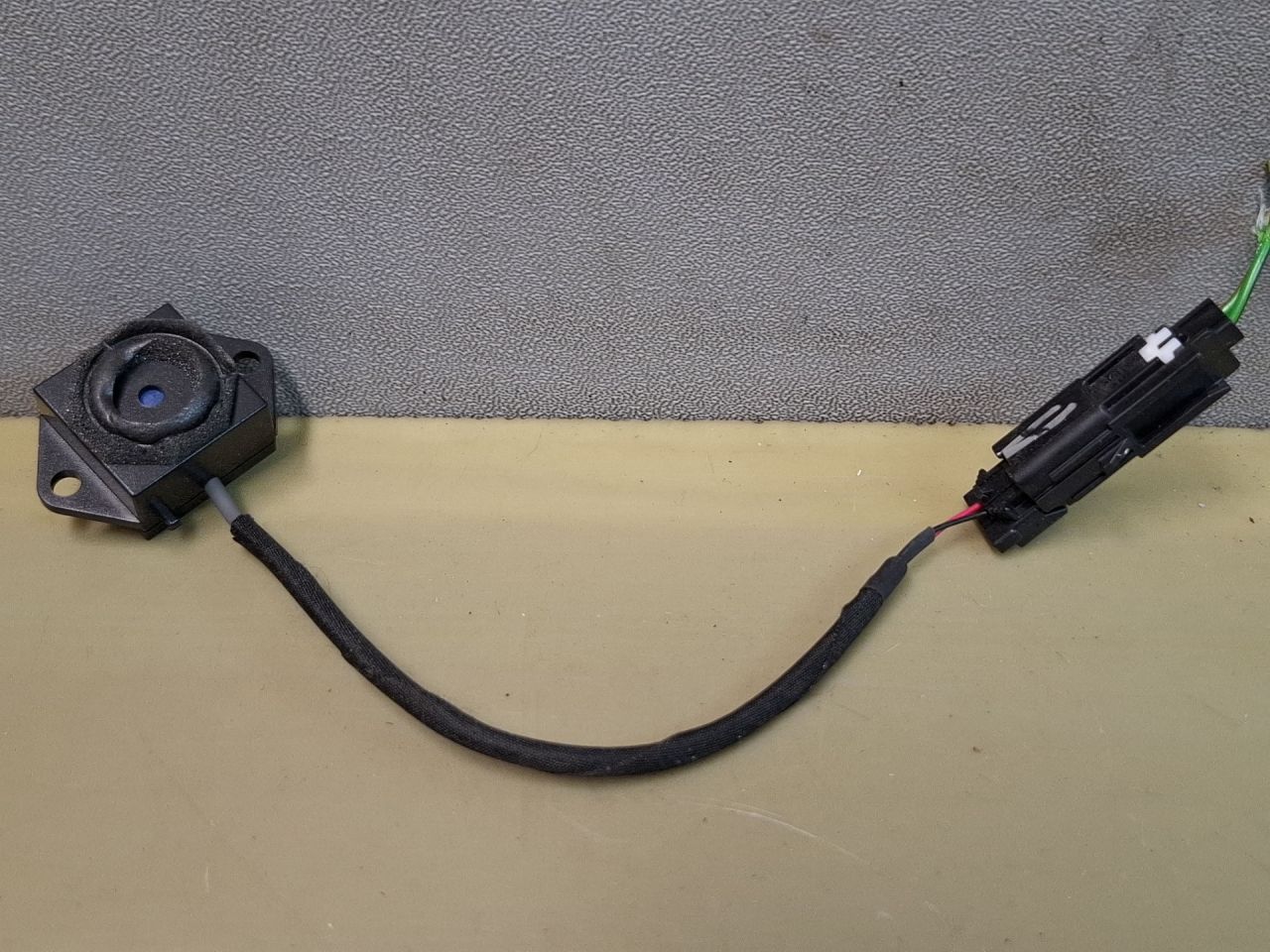 микрофон Chevrolet Blazer 3 поколение 2019, 3.6 л., бензин, АКПП, белый, полный привод, 84413221 - фото №1