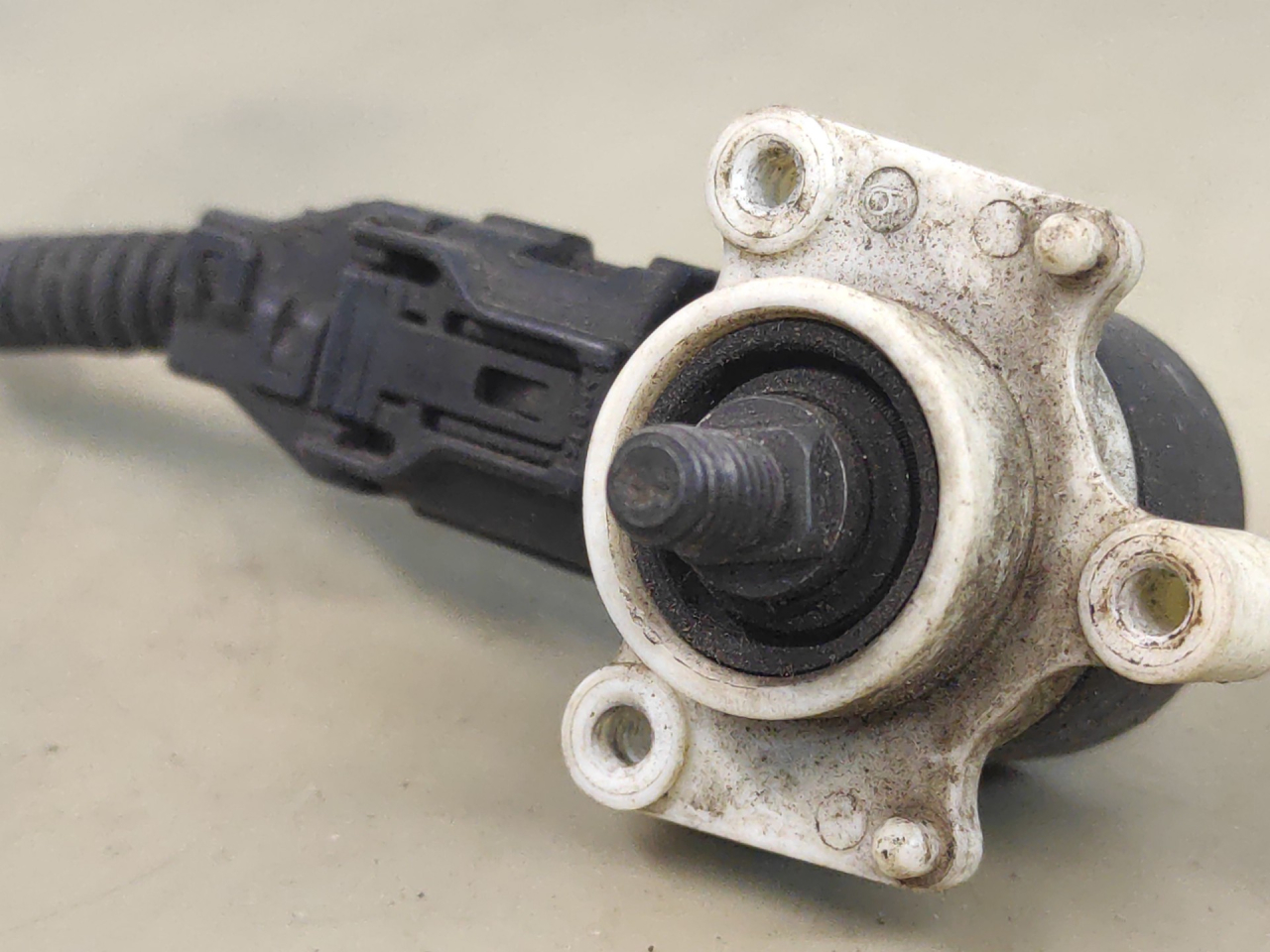 датчик дорожного просвета Toyota Sienna 3 поколение 2016, 6L0122, 2244311 - фото №1