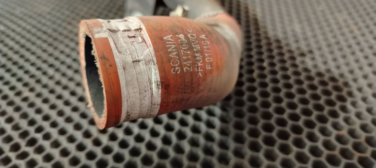 трубка вентиляции картерных газов Scania R 6 серия 2019, OC13 101, газ, АКПП, chilli red, задний привод, 1521835 - фото №1