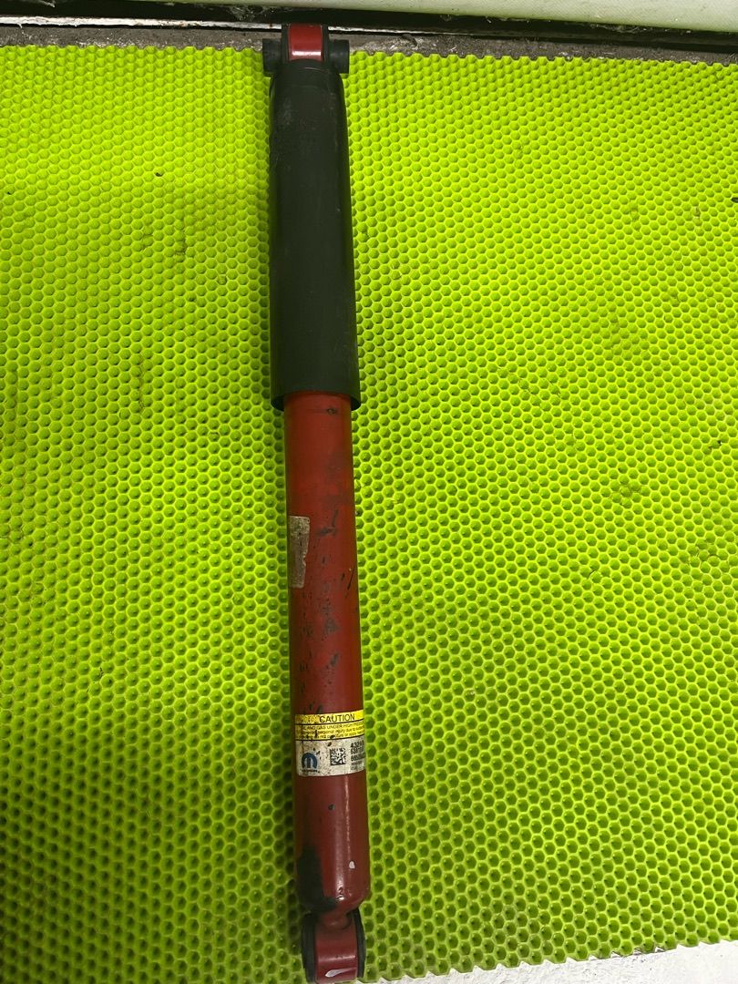 амортизатор задний Jeep Wrangler 4 поколение 2022, 68509432AB - фото №1