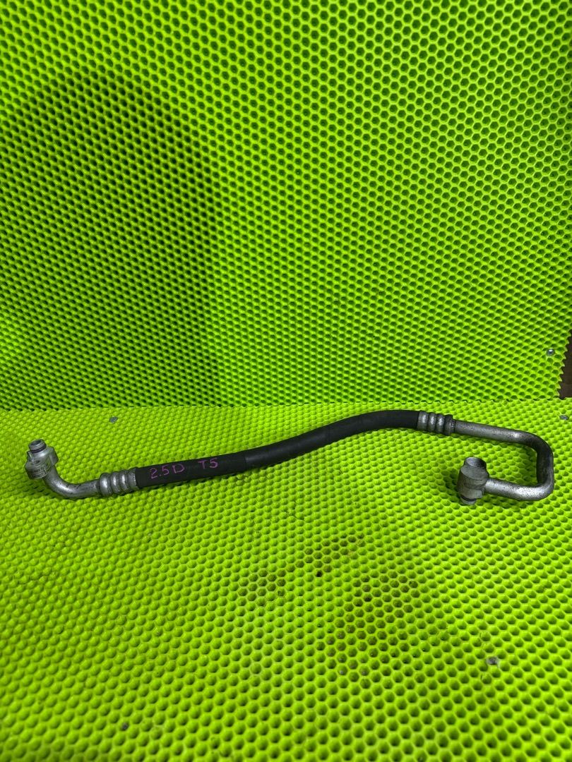 трубка кондиционера Volkswagen Transporter T5 2007, 2.5 л., дизель, 7H0820721AE - фото №1