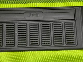 обшивка крышки багажника Jeep Wrangler 4 поколение 2019, 2.0 л., бензин, 6BM40TX7AB