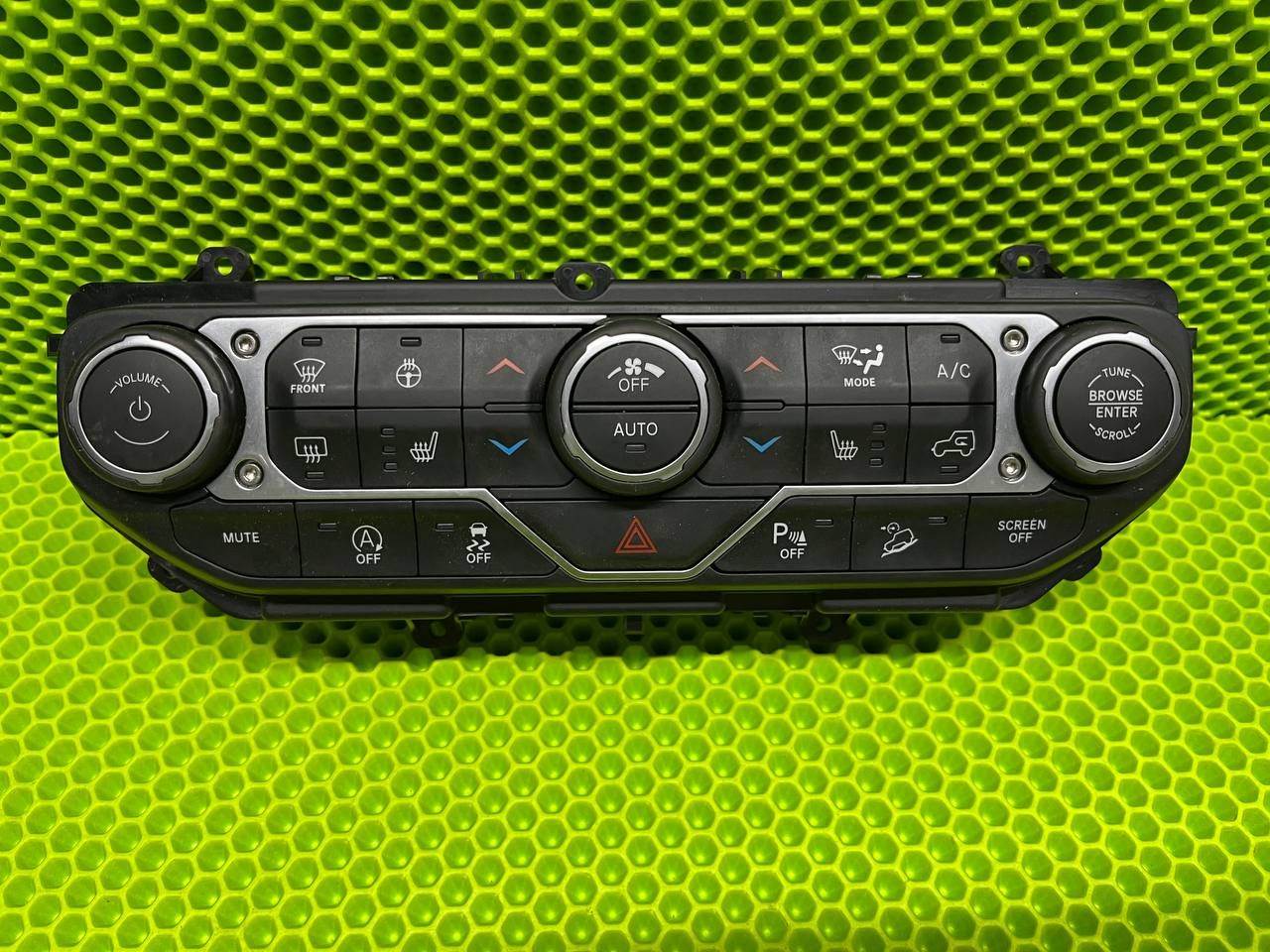 блок управления печки / климат-контроля Jeep Wrangler 4 поколение 2019, 2.0 л., бензин, 6SX78DX9AA - фото №1