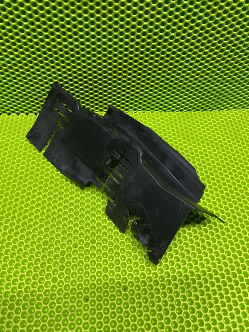 воздуховод (дефлектор) радиатора Jeep Wrangler 4 поколение 2019, 2.0 л., бензин, 68292728AA - фото №1