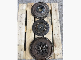 комплект сцепления Volkswagen Passat B7 2011, 2.0 л., дизель, 03L141032P