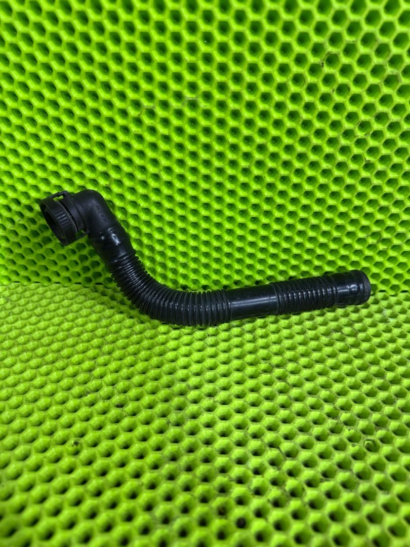 патрубок воздушного фильтра Volkswagen Tiguan 1 поколение 2010, 2.0 л., бензин, 5N0129637D - фото №1