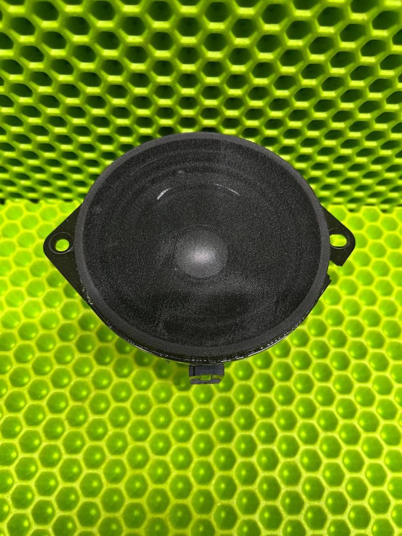 динамик торпедо Jeep Wrangler 4 поколение 2019, 2.0 л., бензин, 68223392AA - фото №1