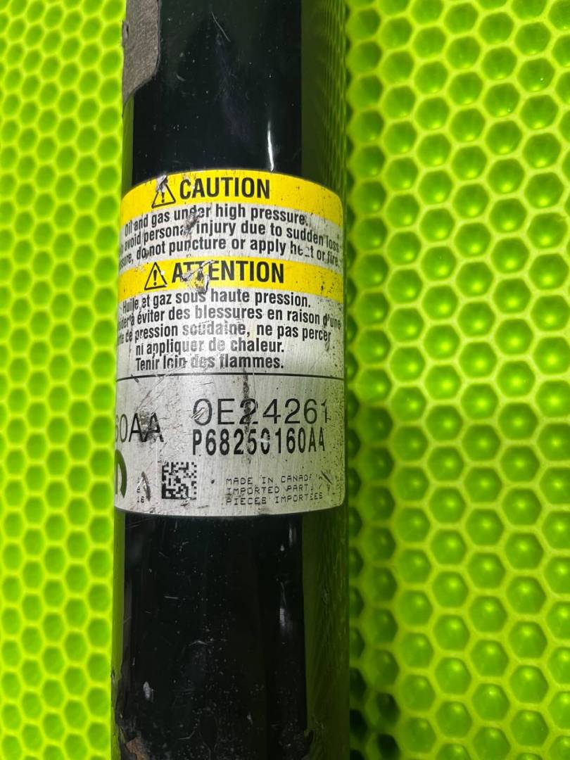 амортизатор задний Jeep Wrangler 4 поколение 2019, 2.0 л., бензин, 68250160AA - фото №1